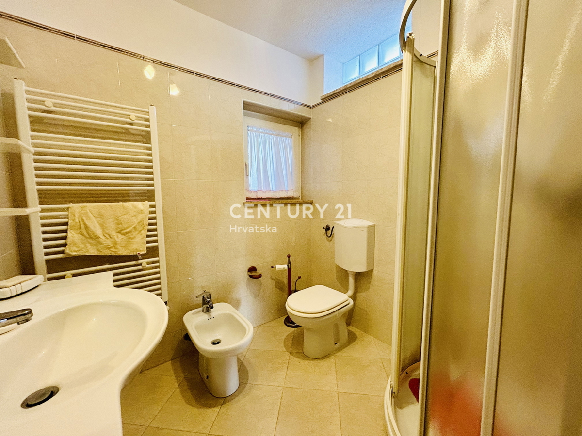 UMAG, DINTORNI, VILLA BIFAMILIARE A SOLI 2 KM DAL MARE