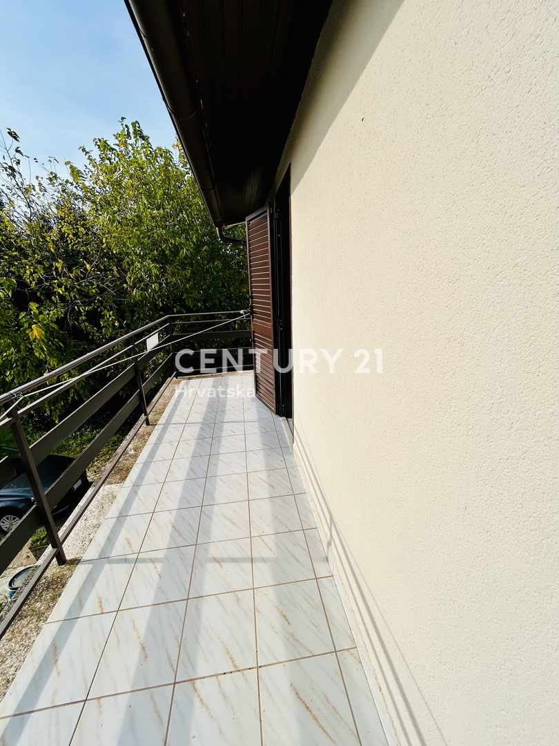 UMAG, DINTORNI, VILLA BIFAMILIARE A SOLI 2 KM DAL MARE