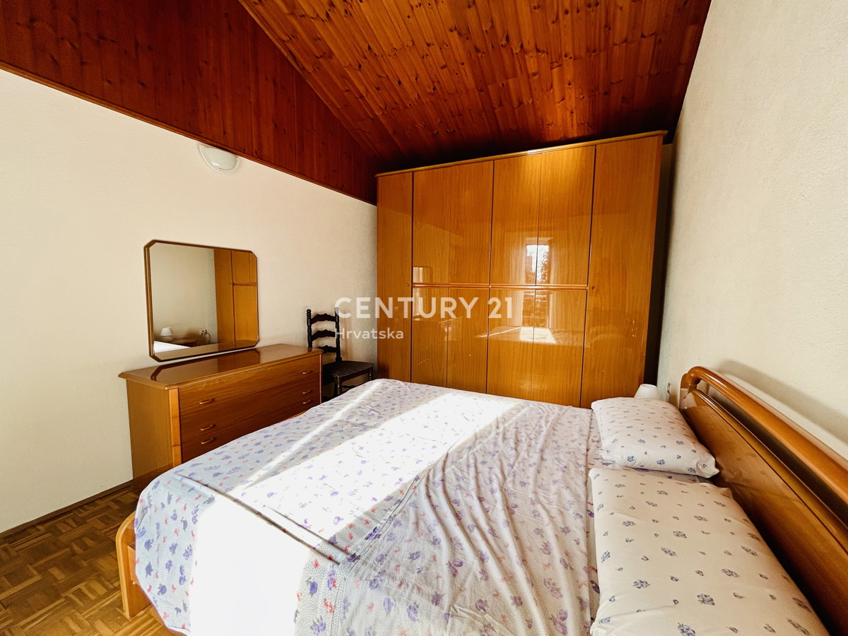 UMAG, DINTORNI, VILLA BIFAMILIARE A SOLI 2 KM DAL MARE