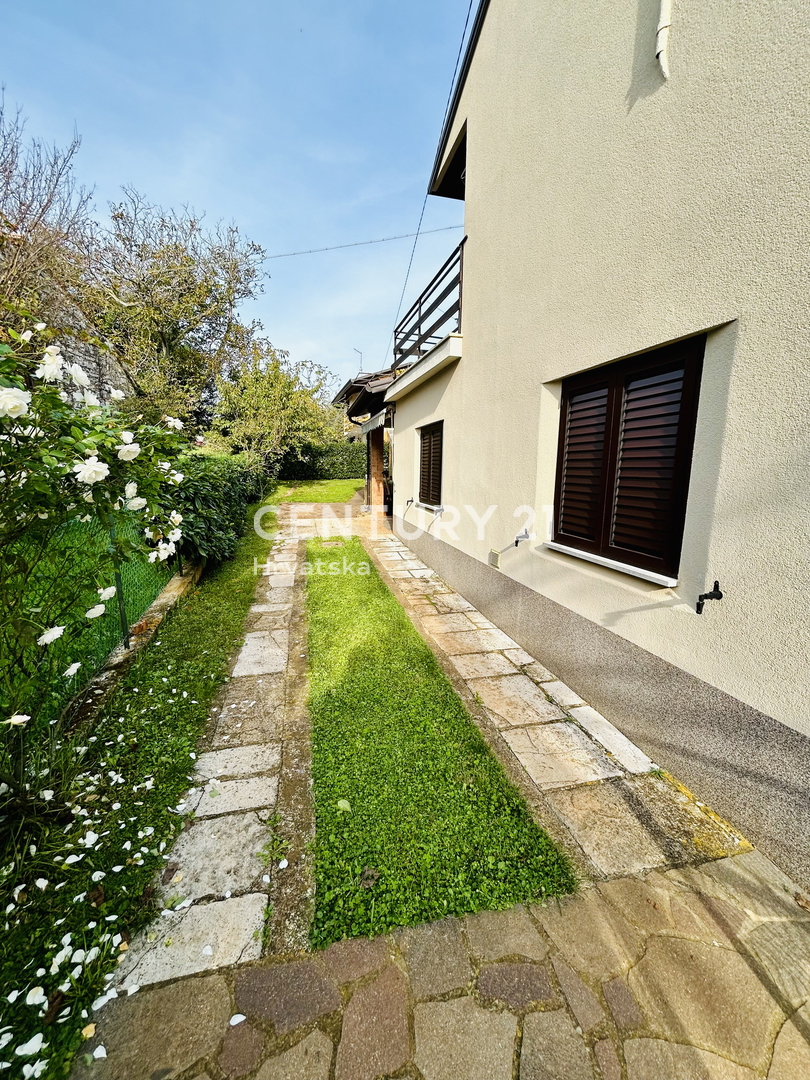 UMAG, DINTORNI, VILLA BIFAMILIARE A SOLI 2 KM DAL MARE