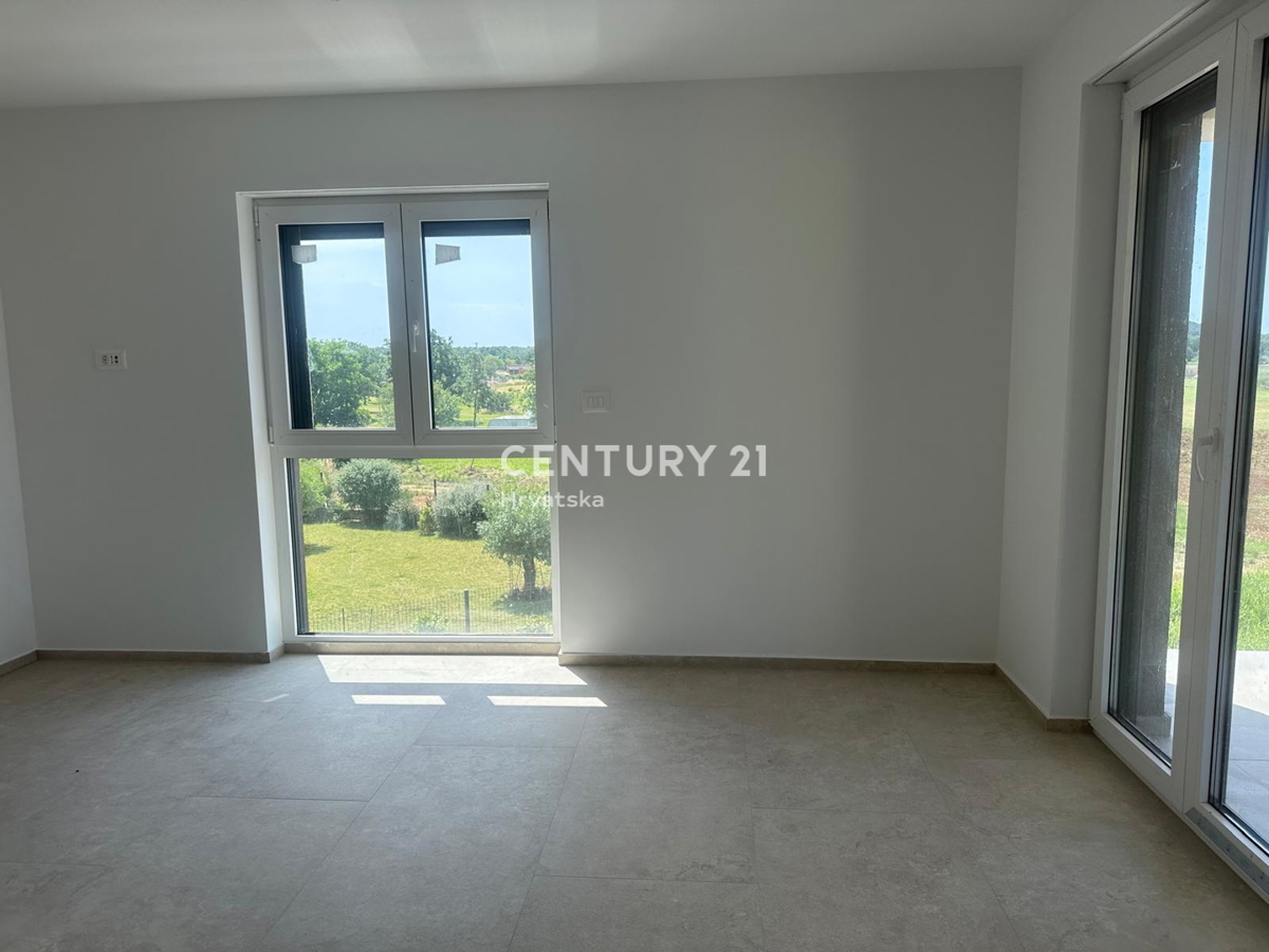 POREČ, VENDESI CASA CON PISCINA, NUOVA COSTRUZIONE, ULTIMA DISPONIBILE VICINO ALLA CINTURA VERDE