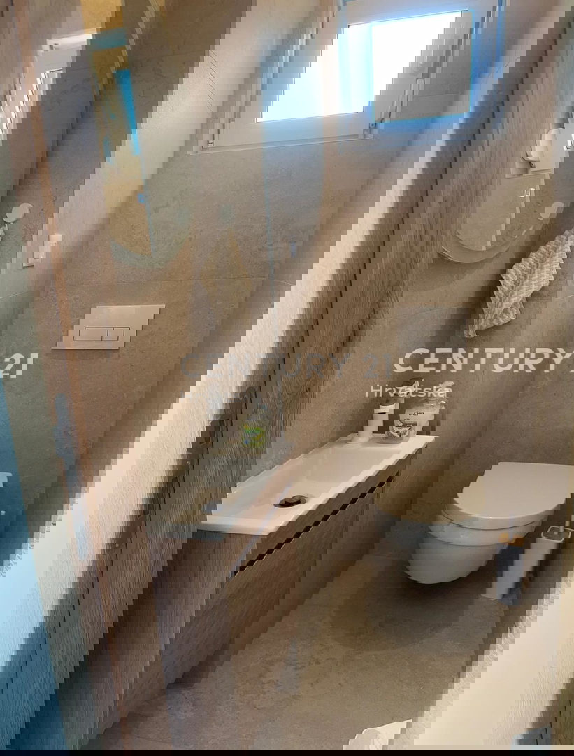 POREČ, VENDESI CASA CON PISCINA, NUOVA COSTRUZIONE, ULTIMA DISPONIBILE VICINO ALLA CINTURA VERDE