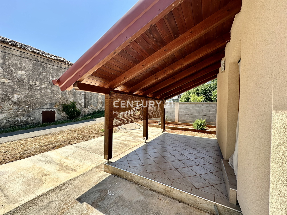 PULA, VALTURA, VILLA AL PIANO TERRA CON DUE CAMERE DA LETTO