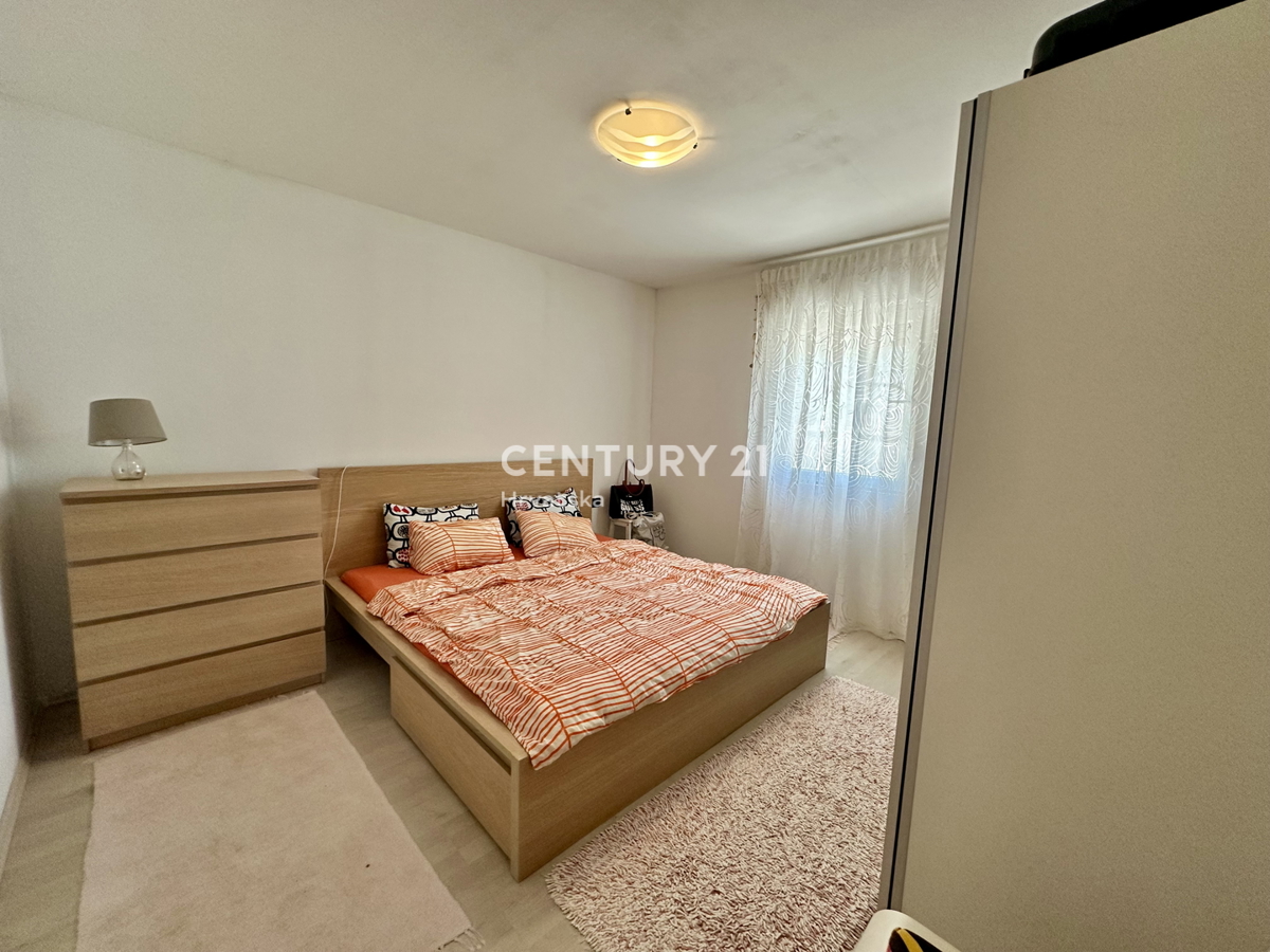 PULA, VALTURA, VILLA AL PIANO TERRA CON DUE CAMERE DA LETTO