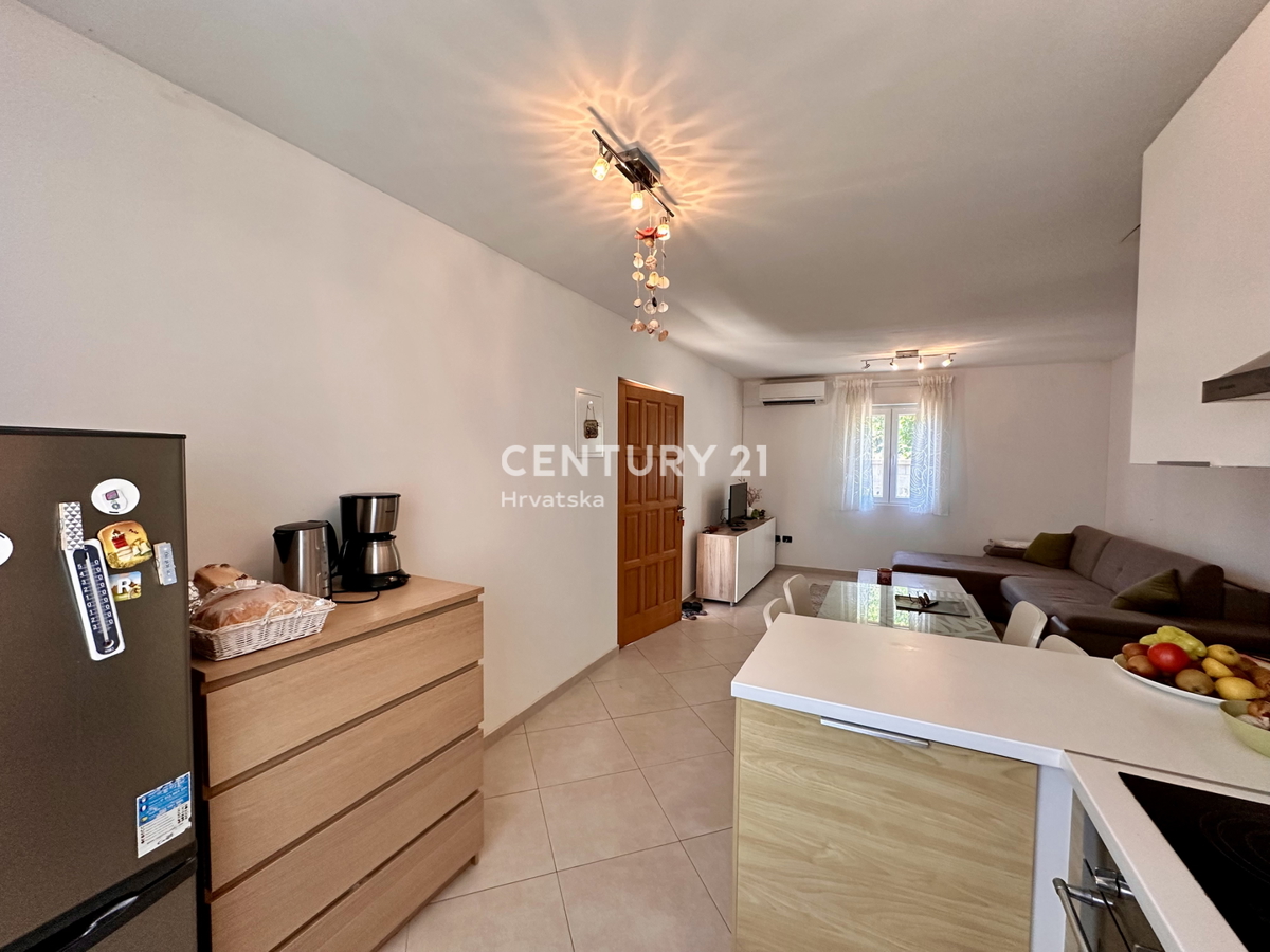 PULA, VALTURA, VILLA AL PIANO TERRA CON DUE CAMERE DA LETTO