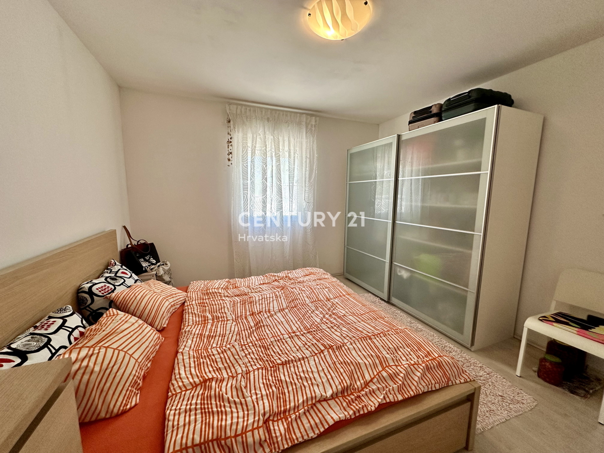 PULA, VALTURA, VILLA AL PIANO TERRA CON DUE CAMERE DA LETTO