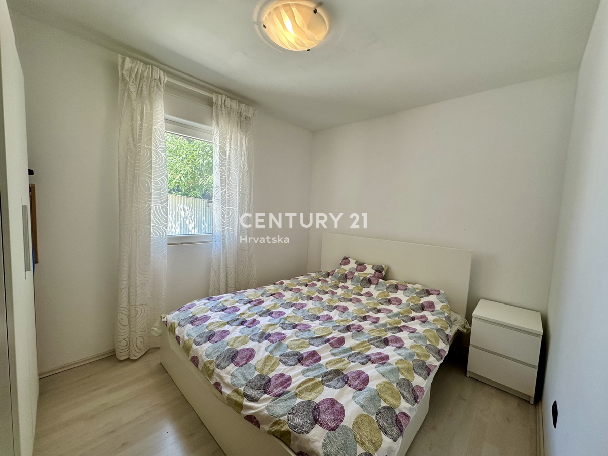 PULA, VALTURA, VILLA AL PIANO TERRA CON DUE CAMERE DA LETTO