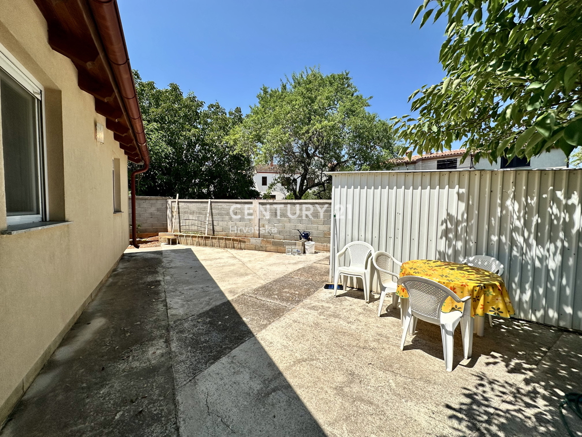 PULA, VALTURA, VILLA AL PIANO TERRA CON DUE CAMERE DA LETTO