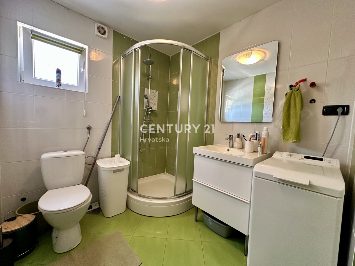 PULA, VALTURA, VILLA AL PIANO TERRA CON DUE CAMERE DA LETTO