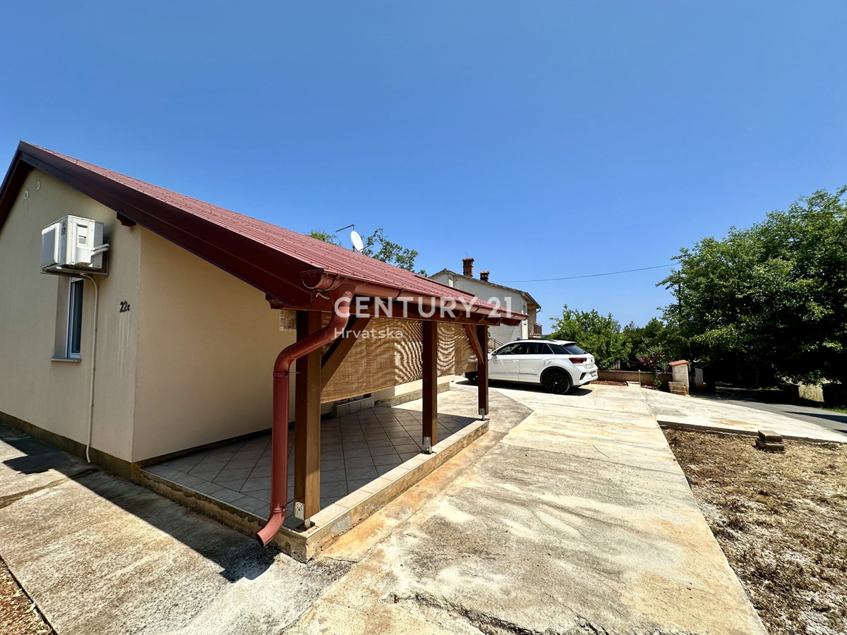 PULA, VALTURA, VILLA AL PIANO TERRA CON DUE CAMERE DA LETTO