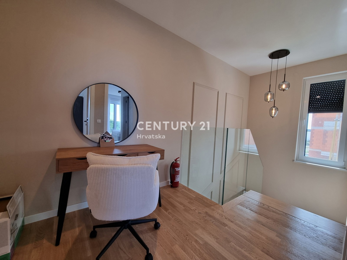 TAR VABRIGA, NUOVA COSTRUZIONE, APPARTAMENTO SU DUE LIVELLI AL PIANO TERRA E PRIMO PIANO CON PISCINA