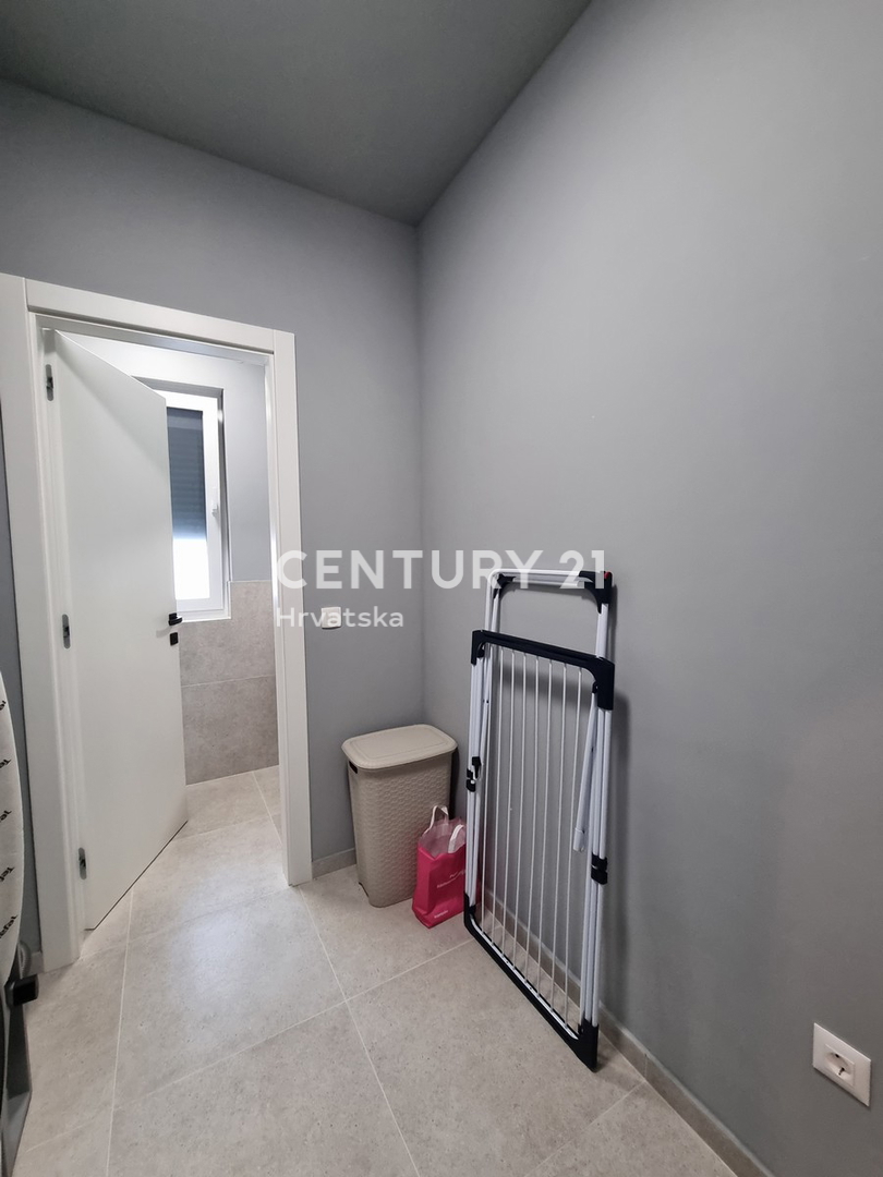 TAR VABRIGA, NUOVA COSTRUZIONE, APPARTAMENTO SU DUE LIVELLI AL PIANO TERRA E PRIMO PIANO CON PISCINA