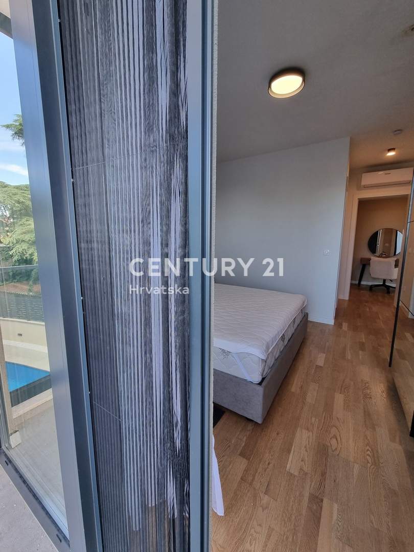 TAR VABRIGA, NUOVA COSTRUZIONE, APPARTAMENTO SU DUE LIVELLI AL PIANO TERRA E PRIMO PIANO CON PISCINA