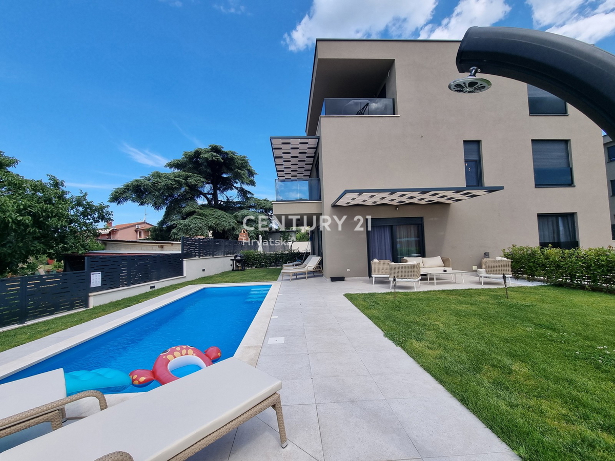 TAR VABRIGA, NUOVA COSTRUZIONE, APPARTAMENTO SU DUE LIVELLI AL PIANO TERRA E PRIMO PIANO CON PISCINA