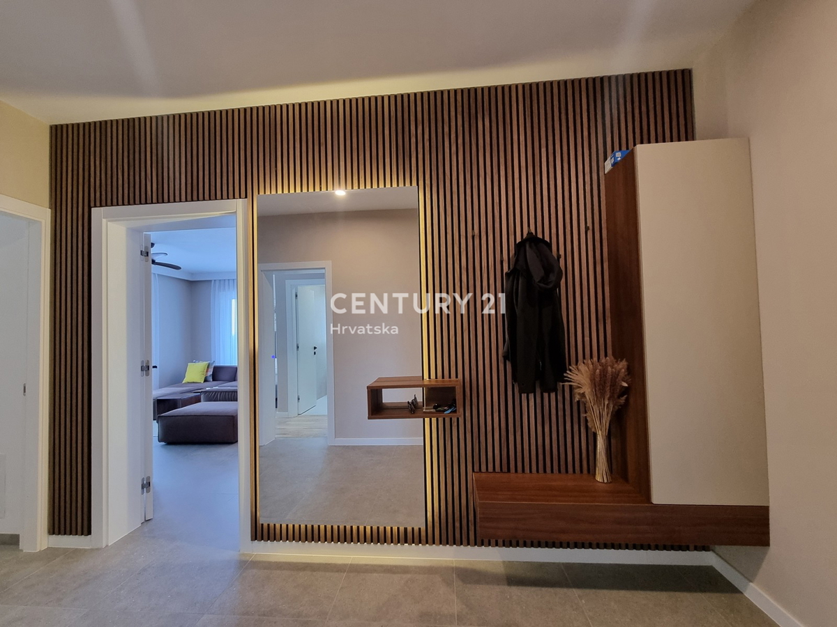 TAR VABRIGA, NUOVA COSTRUZIONE, APPARTAMENTO SU DUE LIVELLI AL PIANO TERRA E PRIMO PIANO CON PISCINA