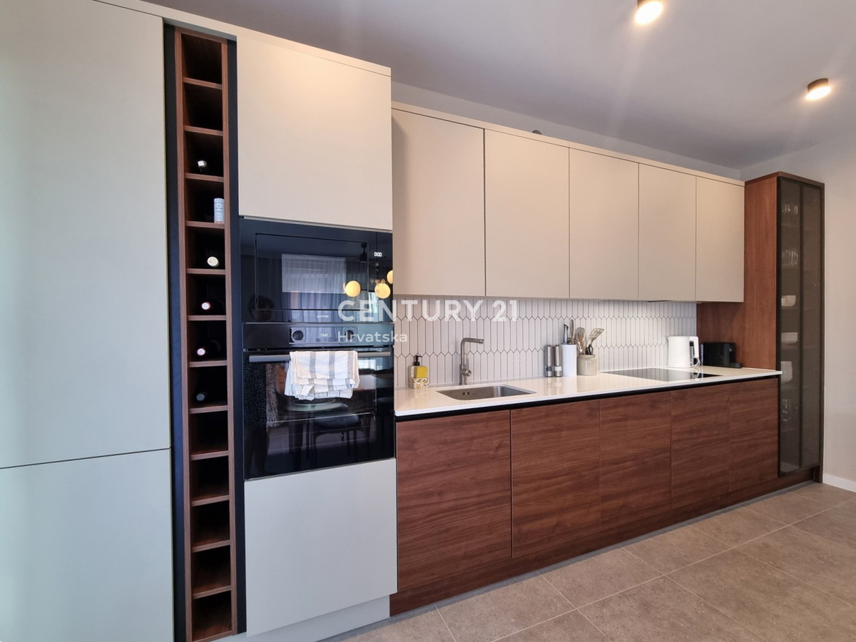 TAR VABRIGA, NUOVA COSTRUZIONE, APPARTAMENTO SU DUE LIVELLI AL PIANO TERRA E PRIMO PIANO CON PISCINA