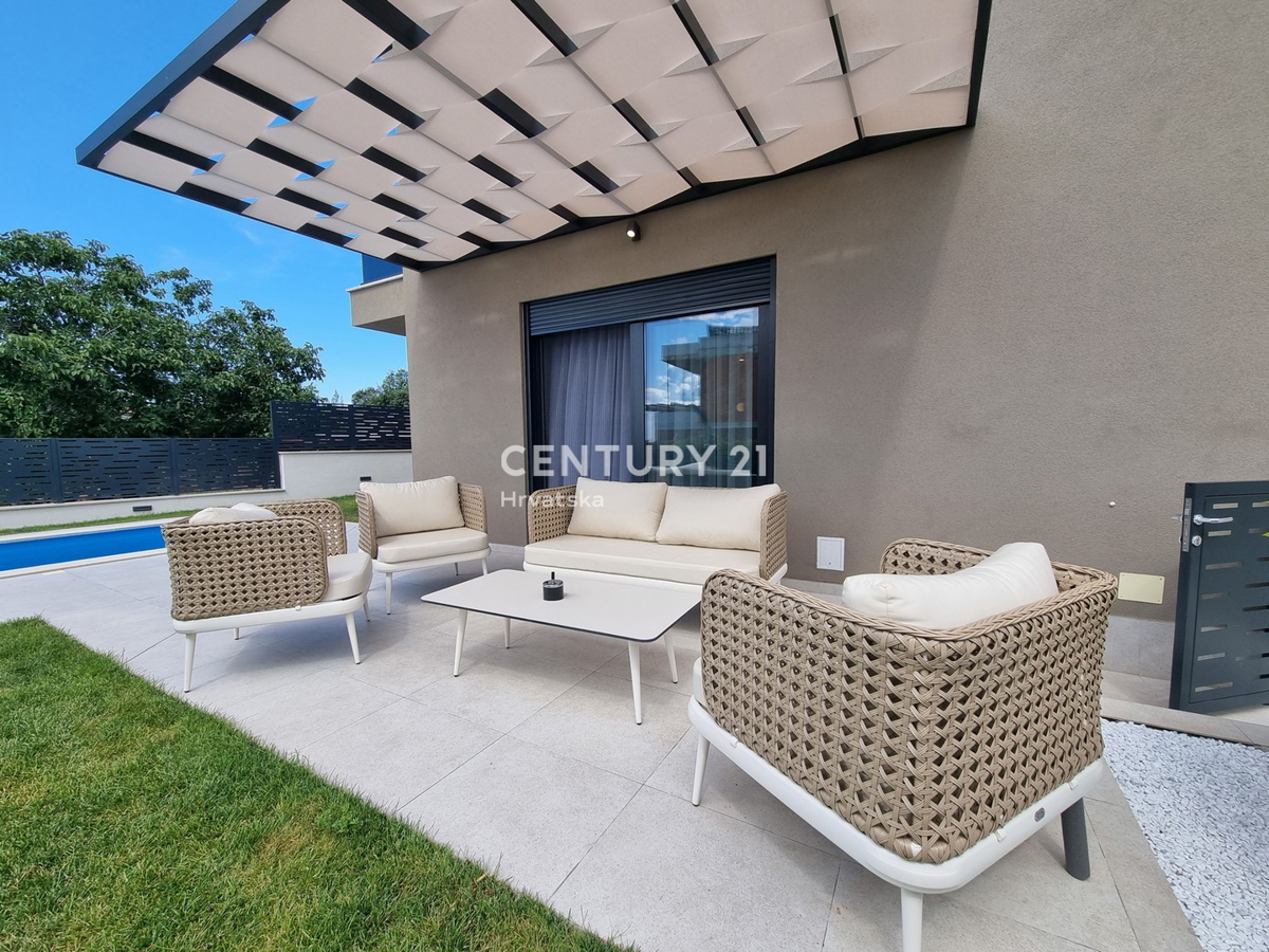 TAR VABRIGA, NUOVA COSTRUZIONE, APPARTAMENTO SU DUE LIVELLI AL PIANO TERRA E PRIMO PIANO CON PISCINA