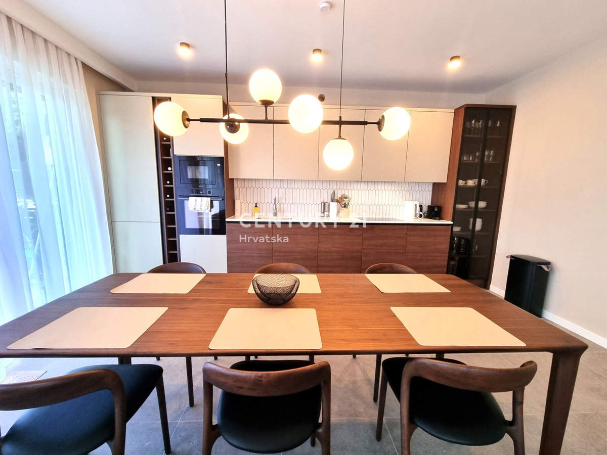 TAR VABRIGA, NUOVA COSTRUZIONE, APPARTAMENTO SU DUE LIVELLI AL PIANO TERRA E PRIMO PIANO CON PISCINA