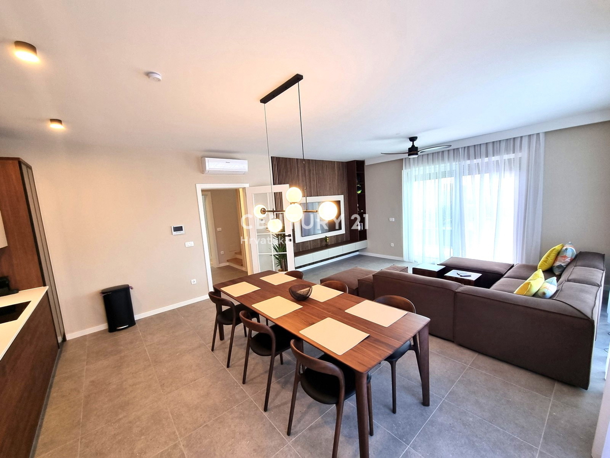 TAR VABRIGA, NUOVA COSTRUZIONE, APPARTAMENTO SU DUE LIVELLI AL PIANO TERRA E PRIMO PIANO CON PISCINA