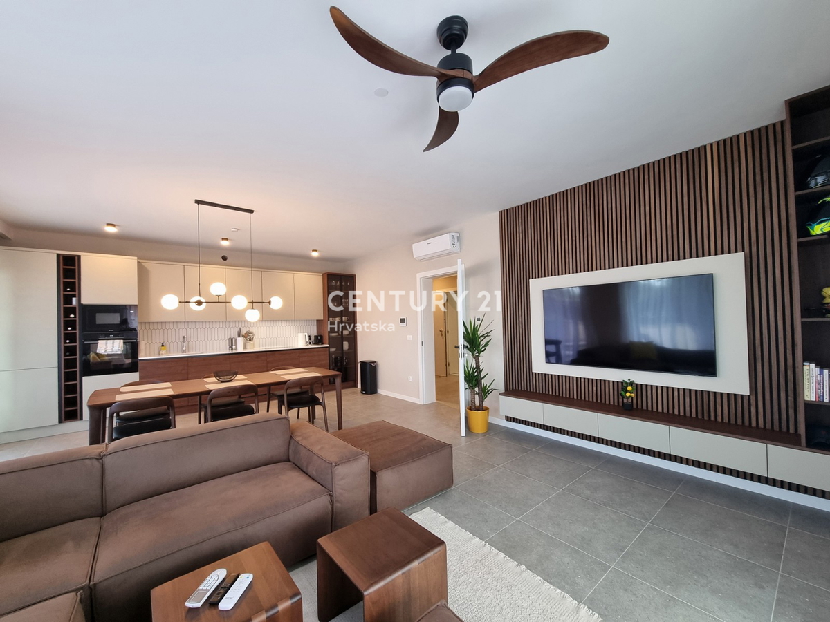 TAR VABRIGA, NUOVA COSTRUZIONE, APPARTAMENTO SU DUE LIVELLI AL PIANO TERRA E PRIMO PIANO CON PISCINA