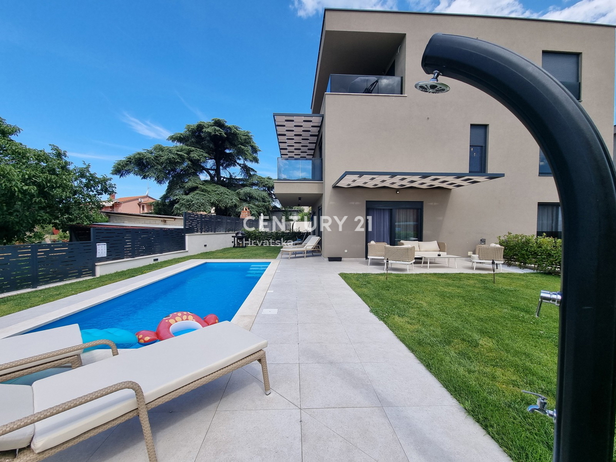 TAR VABRIGA, NUOVA COSTRUZIONE, APPARTAMENTO SU DUE LIVELLI AL PIANO TERRA E PRIMO PIANO CON PISCINA