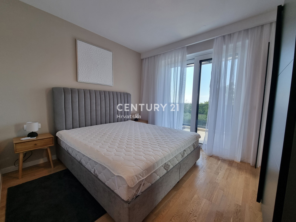 TAR VABRIGA, NUOVA COSTRUZIONE, APPARTAMENTO SU DUE LIVELLI AL PIANO TERRA E PRIMO PIANO CON PISCINA