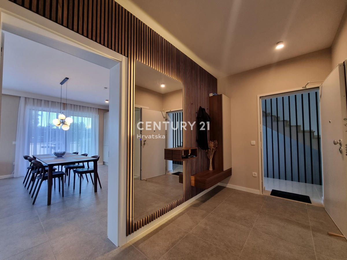 TAR VABRIGA, NUOVA COSTRUZIONE, APPARTAMENTO SU DUE LIVELLI AL PIANO TERRA E PRIMO PIANO CON PISCINA