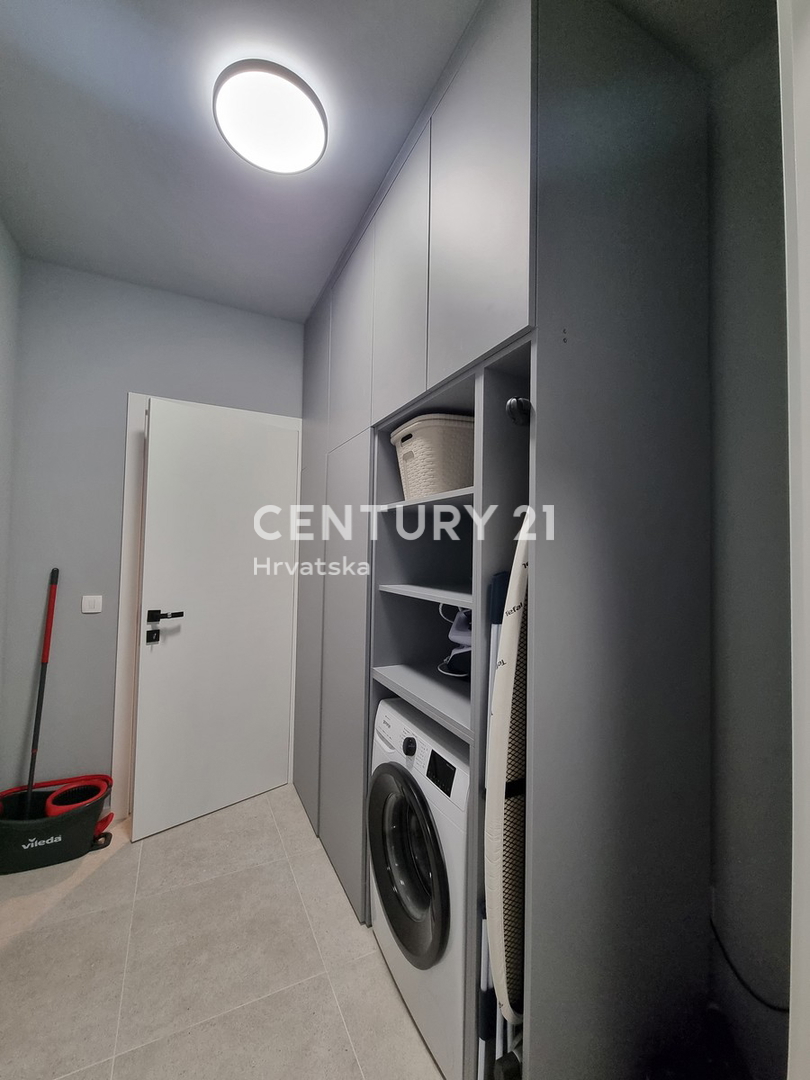 TAR VABRIGA, NUOVA COSTRUZIONE, APPARTAMENTO SU DUE LIVELLI AL PIANO TERRA E PRIMO PIANO CON PISCINA