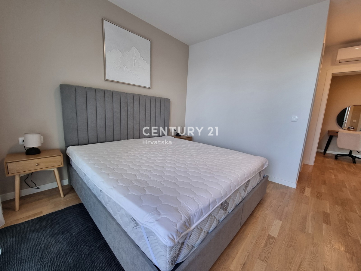 TAR VABRIGA, NUOVA COSTRUZIONE, APPARTAMENTO SU DUE LIVELLI AL PIANO TERRA E PRIMO PIANO CON PISCINA