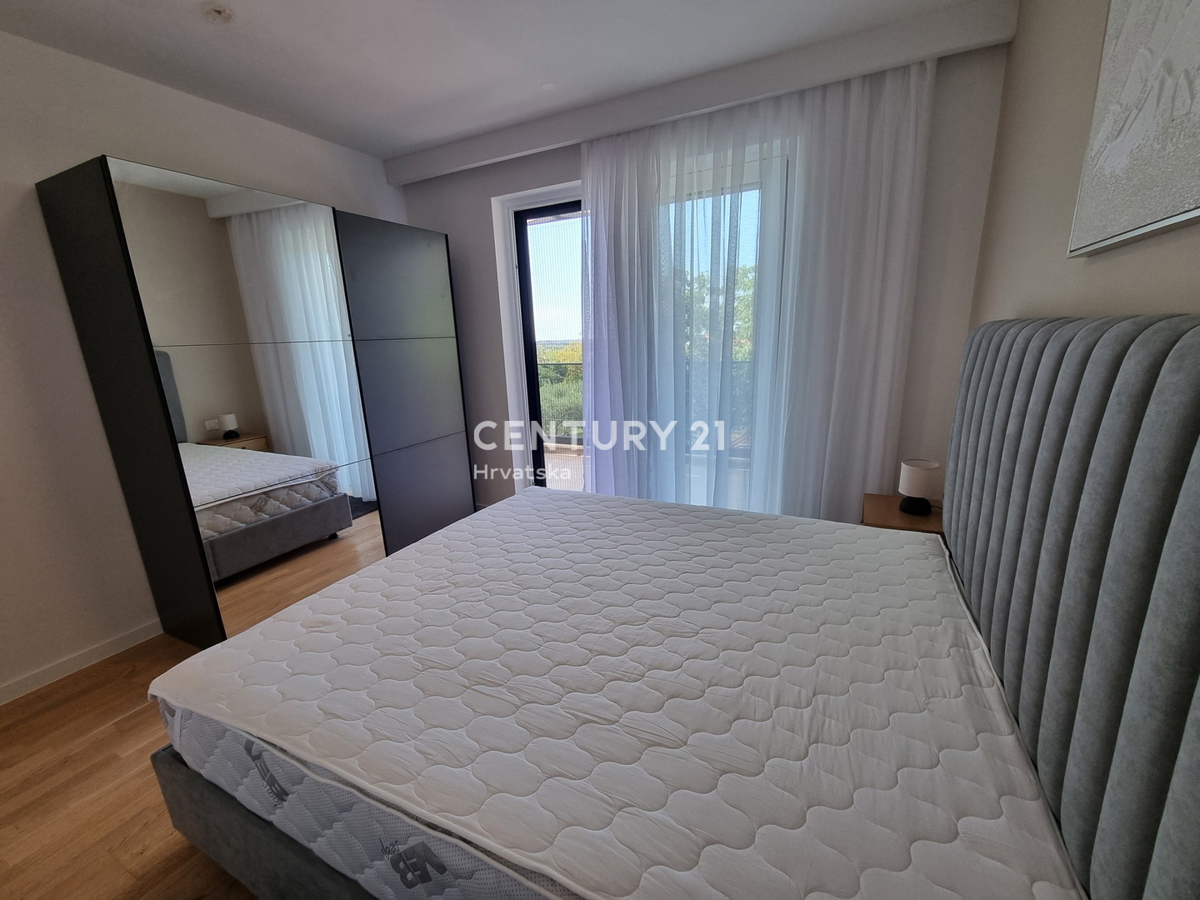 TAR VABRIGA, NUOVA COSTRUZIONE, APPARTAMENTO SU DUE LIVELLI AL PIANO TERRA E PRIMO PIANO CON PISCINA