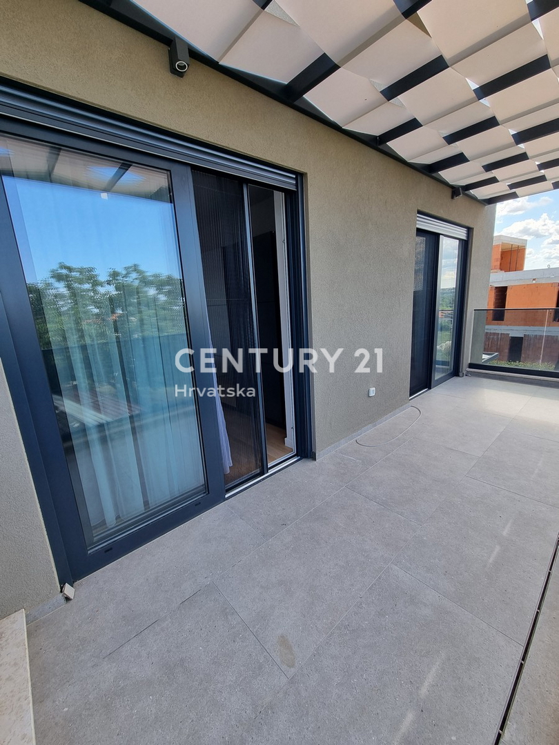 TAR VABRIGA, NUOVA COSTRUZIONE, APPARTAMENTO SU DUE LIVELLI AL PIANO TERRA E PRIMO PIANO CON PISCINA