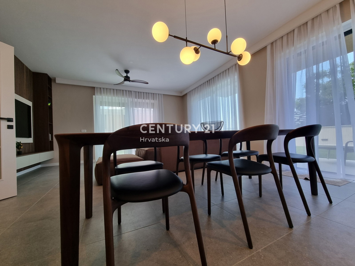 TAR VABRIGA, NUOVA COSTRUZIONE, APPARTAMENTO SU DUE LIVELLI AL PIANO TERRA E PRIMO PIANO CON PISCINA