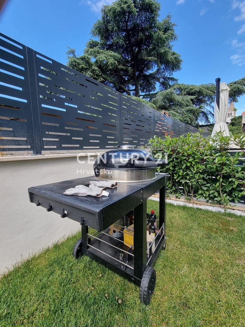 TAR VABRIGA, NUOVA COSTRUZIONE, APPARTAMENTO SU DUE LIVELLI AL PIANO TERRA E PRIMO PIANO CON PISCINA