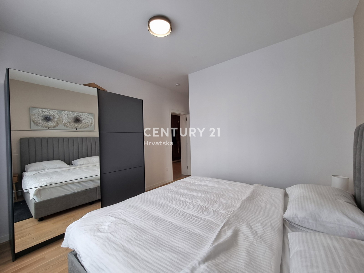 TAR VABRIGA, NUOVA COSTRUZIONE, APPARTAMENTO SU DUE LIVELLI AL PIANO TERRA E PRIMO PIANO CON PISCINA