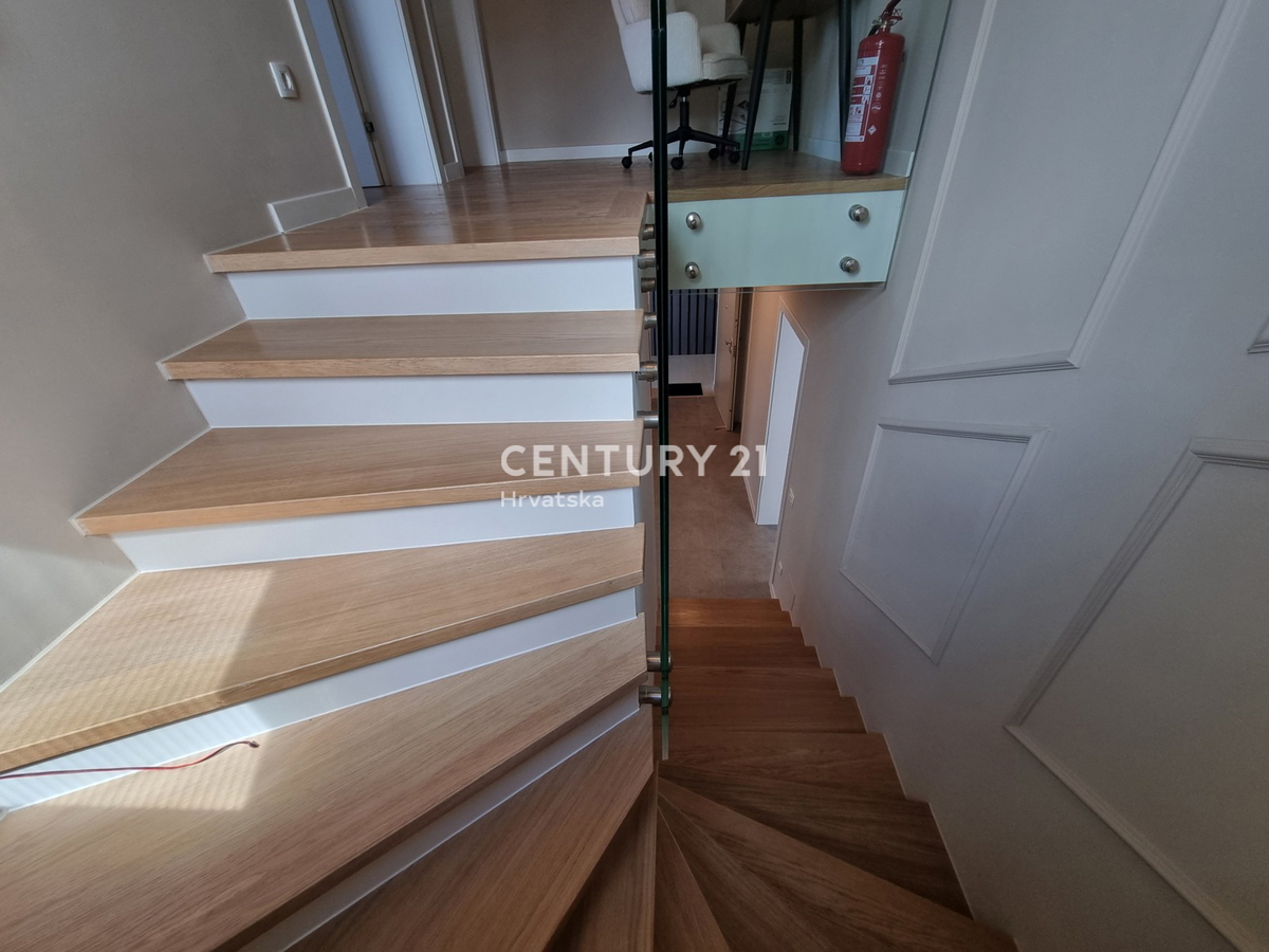 TAR VABRIGA, NUOVA COSTRUZIONE, APPARTAMENTO SU DUE LIVELLI AL PIANO TERRA E PRIMO PIANO CON PISCINA