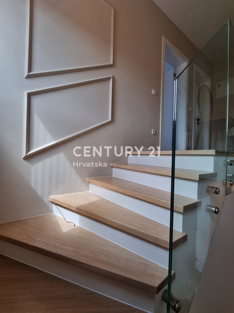 TAR VABRIGA, NUOVA COSTRUZIONE, APPARTAMENTO SU DUE LIVELLI AL PIANO TERRA E PRIMO PIANO CON PISCINA