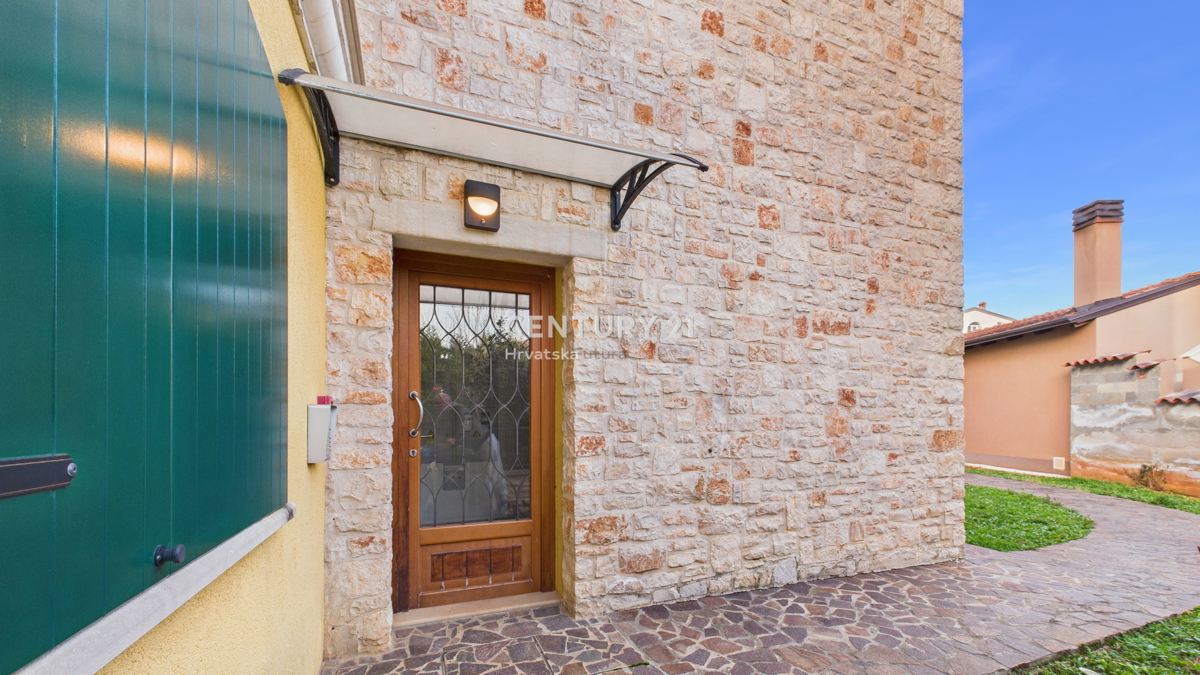 VABRIGA, IN VENDITA APPARTAMENTO TRILOCALE CON VISTA MARE