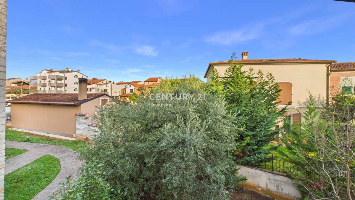 VABRIGA, IN VENDITA APPARTAMENTO TRILOCALE CON VISTA MARE