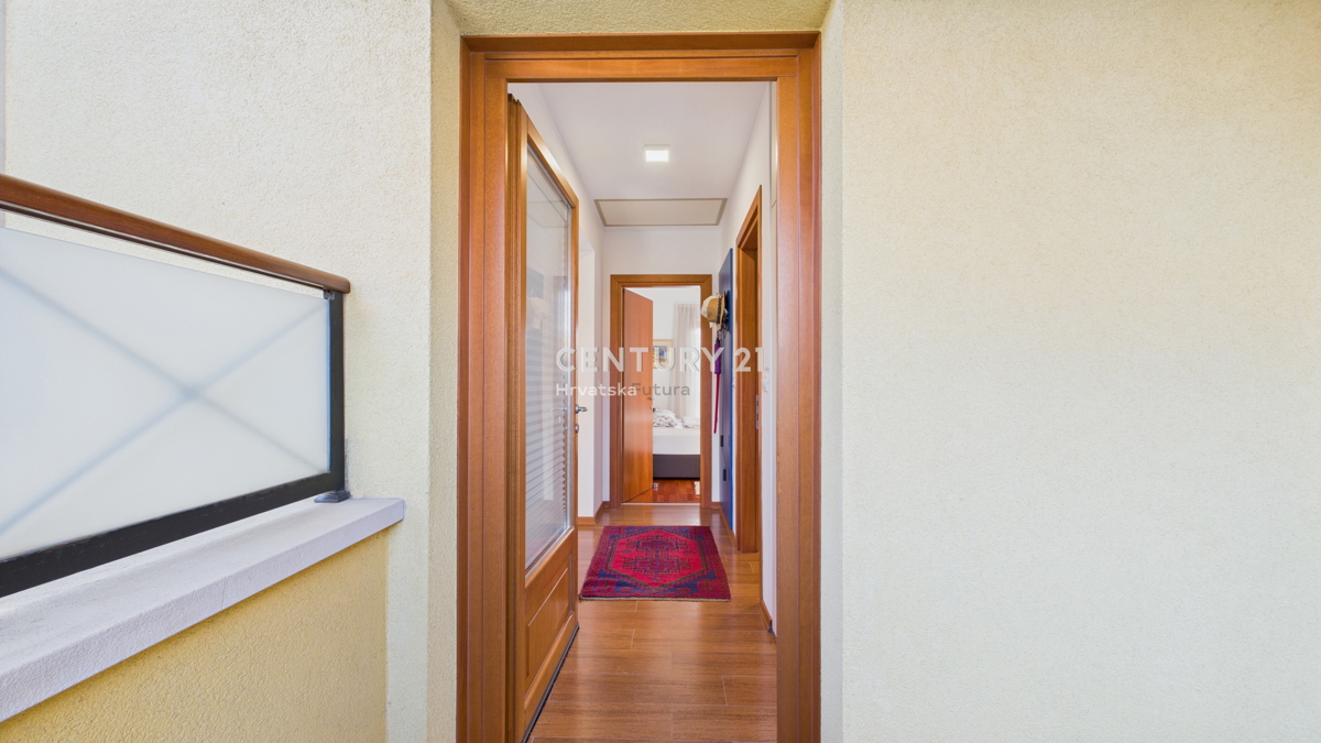 VABRIGA, IN VENDITA APPARTAMENTO TRILOCALE CON VISTA MARE