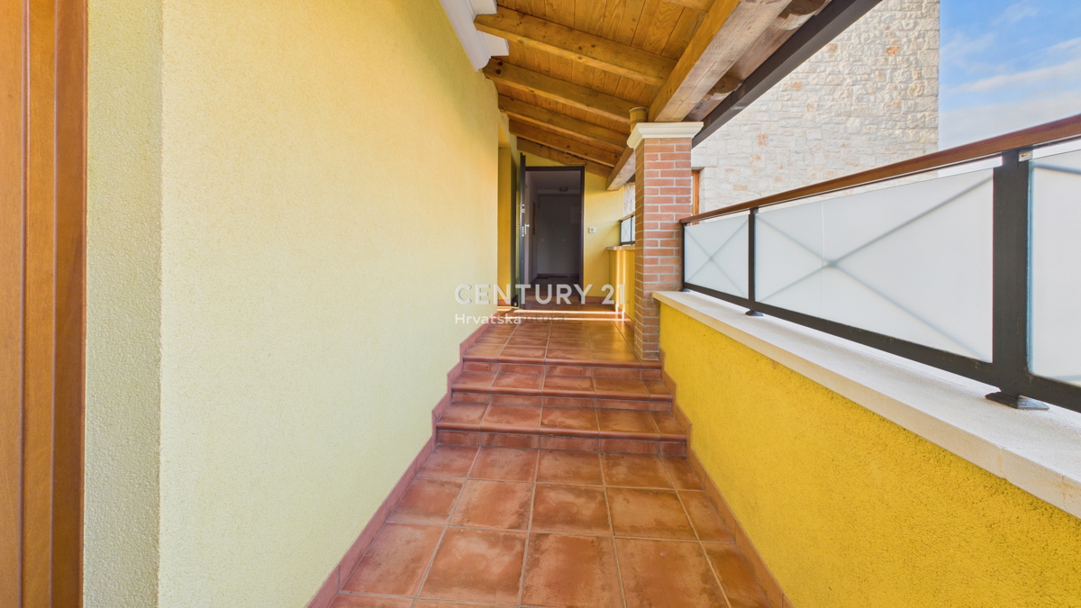 VABRIGA, IN VENDITA APPARTAMENTO TRILOCALE CON VISTA MARE