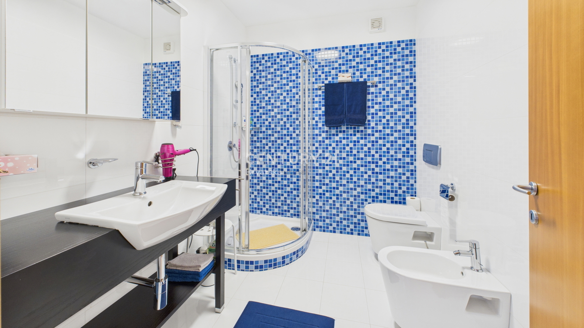 VABRIGA, IN VENDITA APPARTAMENTO TRILOCALE CON VISTA MARE