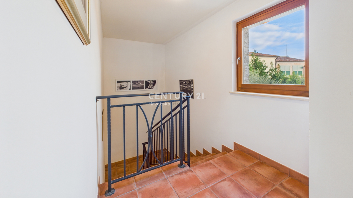 VABRIGA, IN VENDITA APPARTAMENTO TRILOCALE CON VISTA MARE