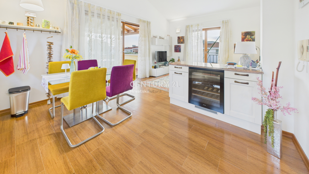 VABRIGA, IN VENDITA APPARTAMENTO TRILOCALE CON VISTA MARE