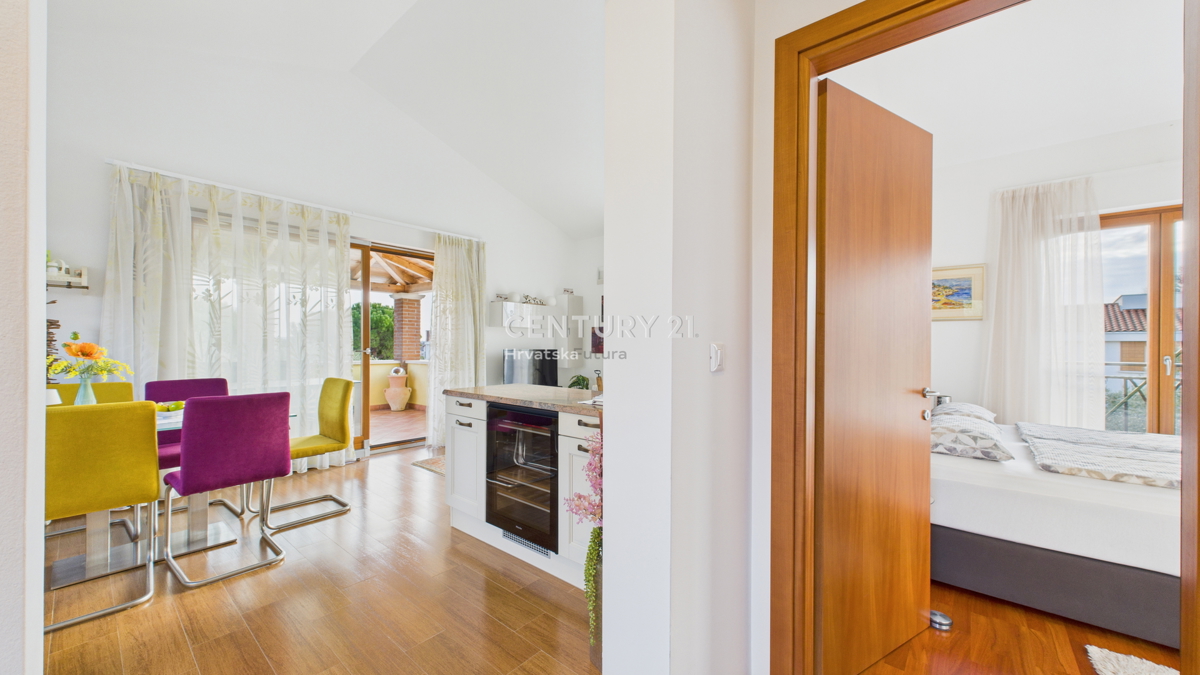 VABRIGA, IN VENDITA APPARTAMENTO TRILOCALE CON VISTA MARE