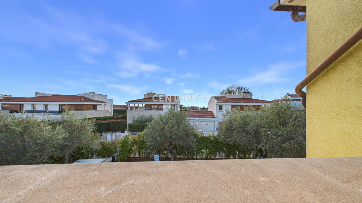 VABRIGA, IN VENDITA APPARTAMENTO TRILOCALE CON VISTA MARE