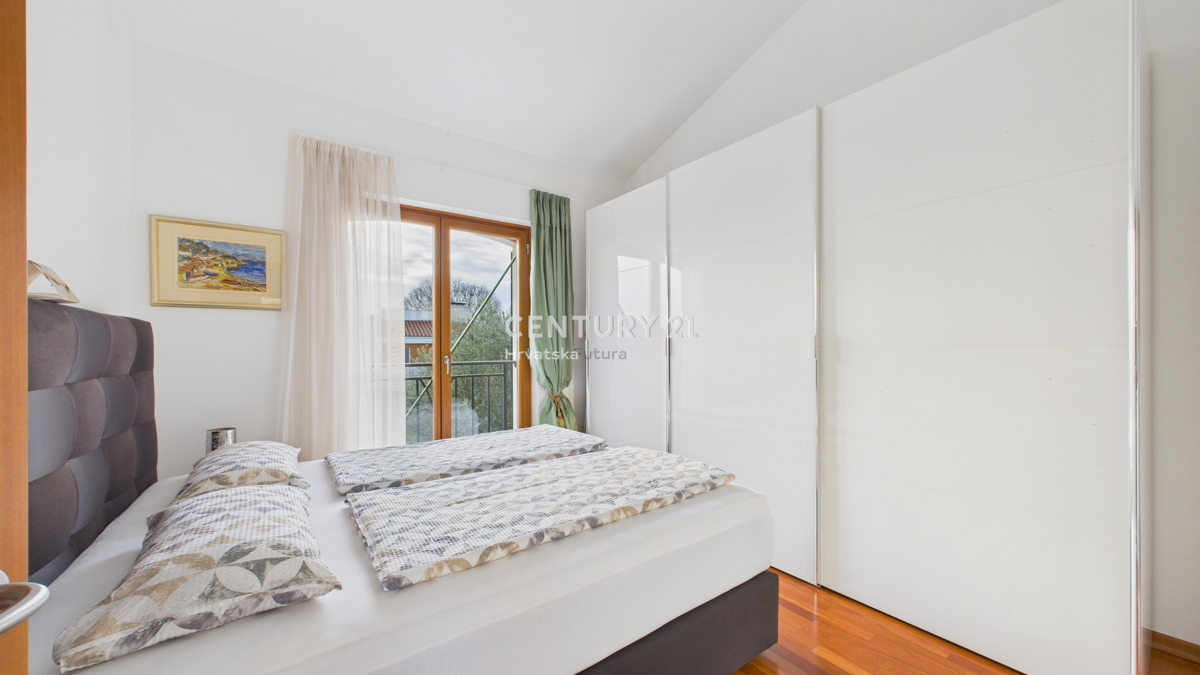 VABRIGA, IN VENDITA APPARTAMENTO TRILOCALE CON VISTA MARE