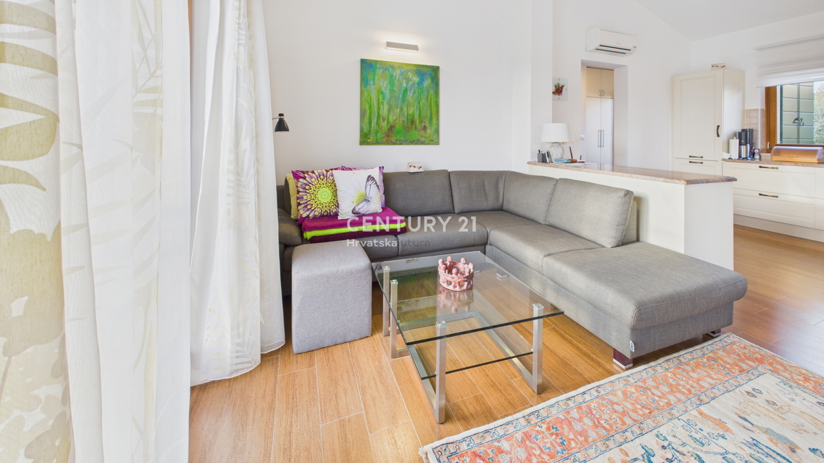 VABRIGA, IN VENDITA APPARTAMENTO TRILOCALE CON VISTA MARE