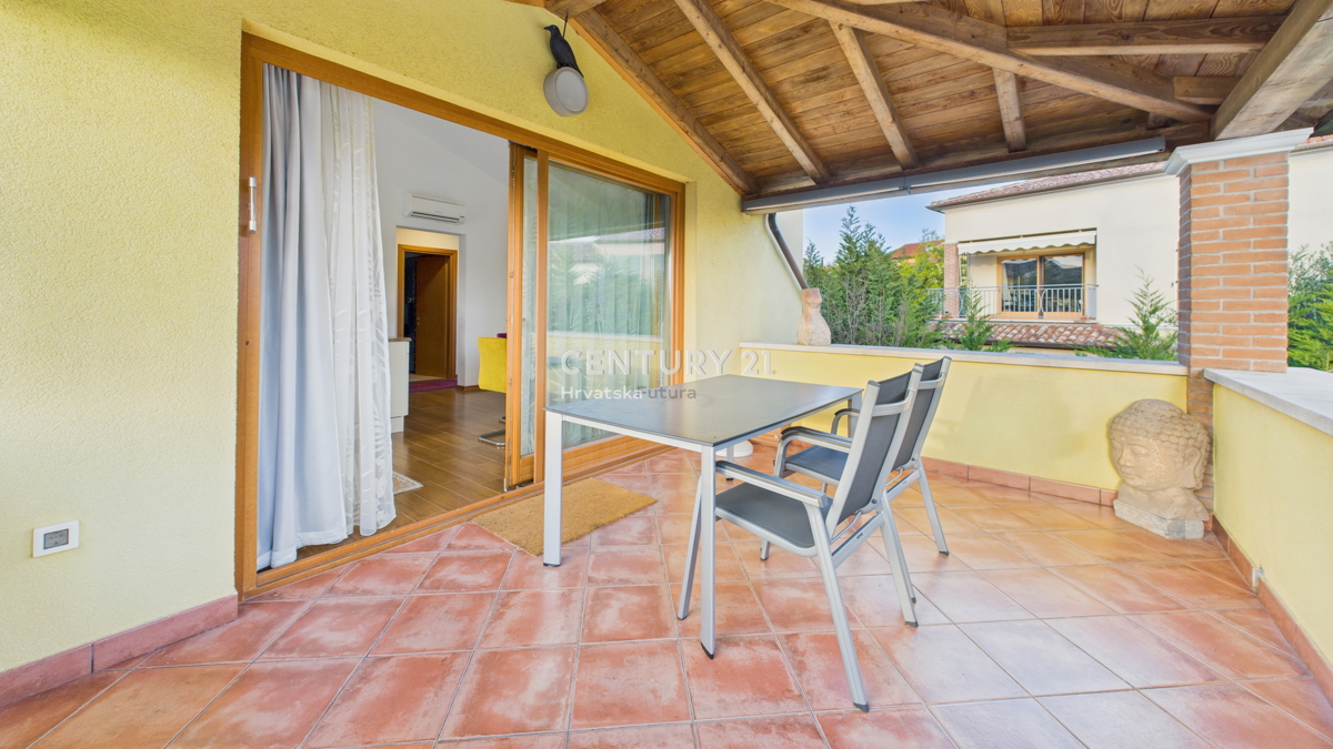 VABRIGA, IN VENDITA APPARTAMENTO TRILOCALE CON VISTA MARE