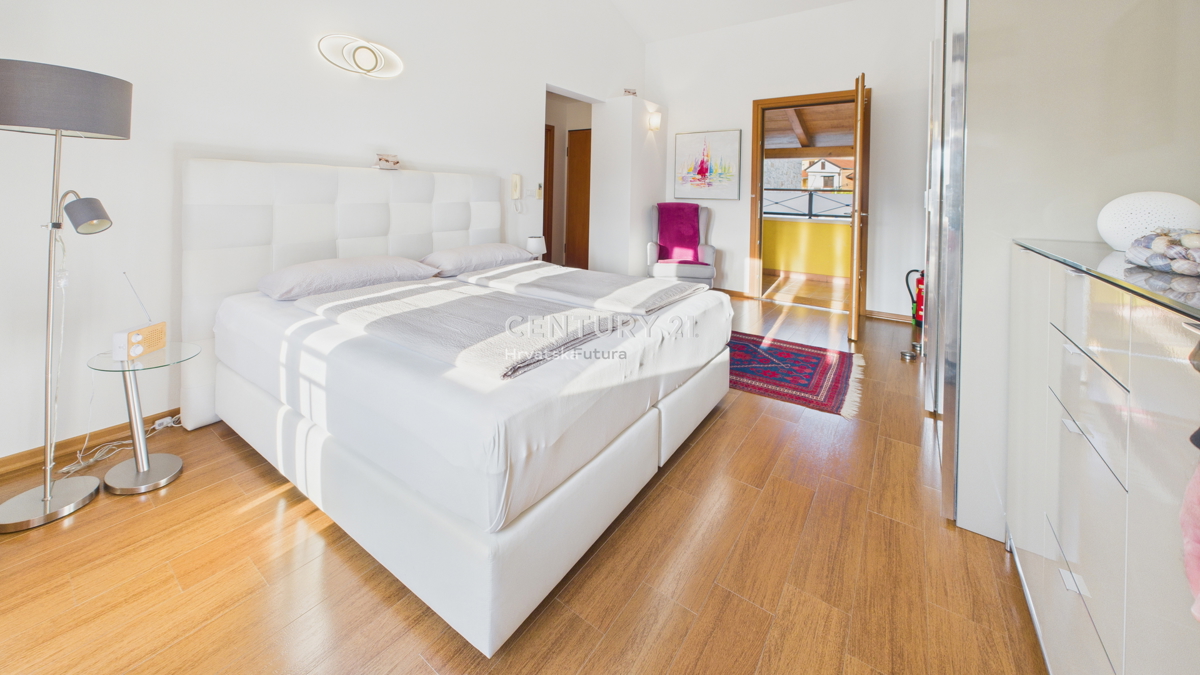 VABRIGA, IN VENDITA APPARTAMENTO TRILOCALE CON VISTA MARE