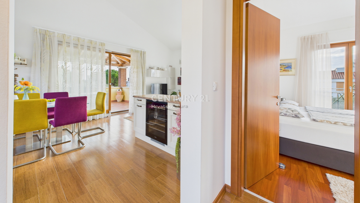 VABRIGA, IN VENDITA APPARTAMENTO TRILOCALE CON VISTA MARE